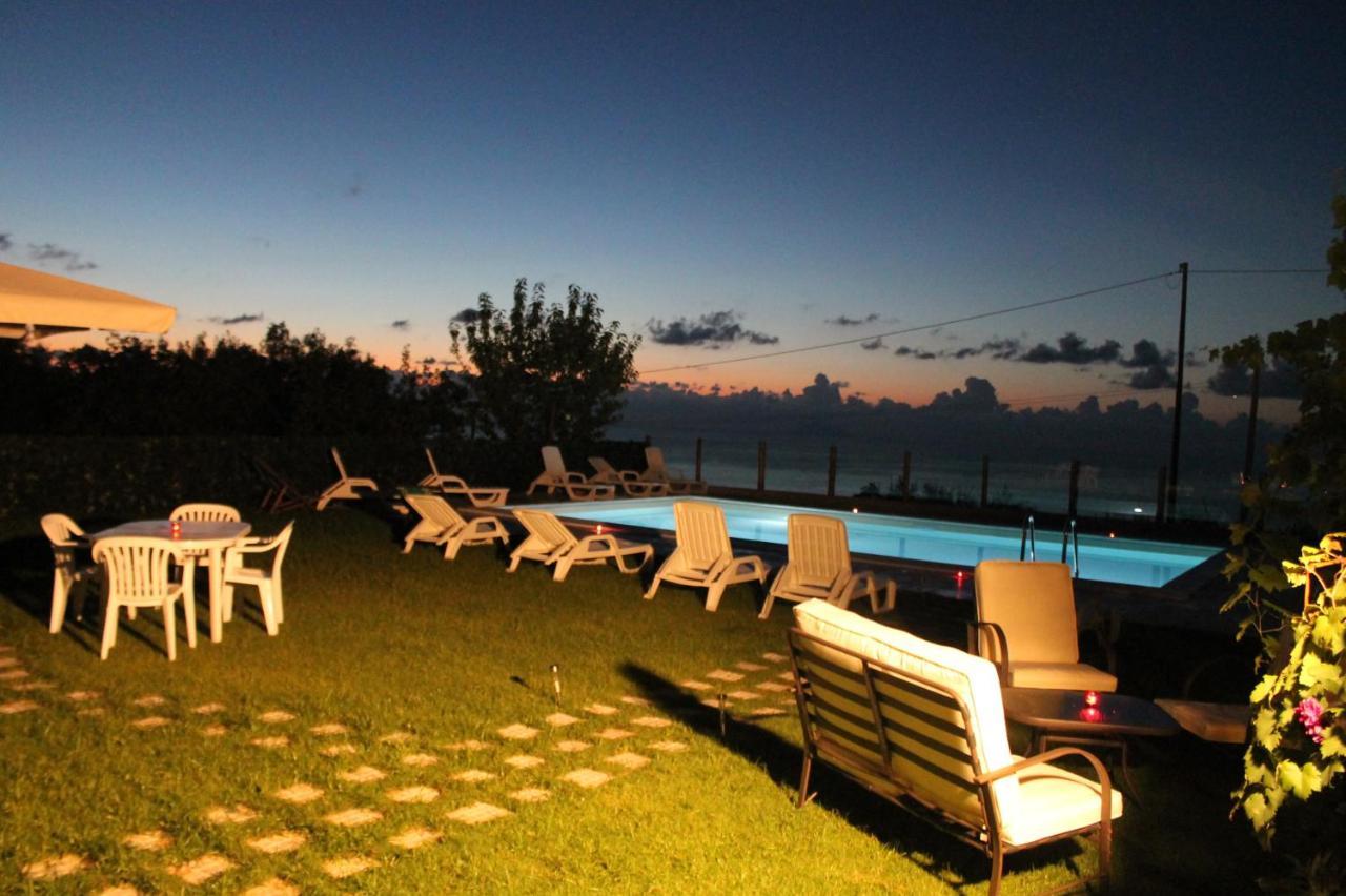Antico Casale Bed & Breakfast Gioiosa Marea Bagian luar foto